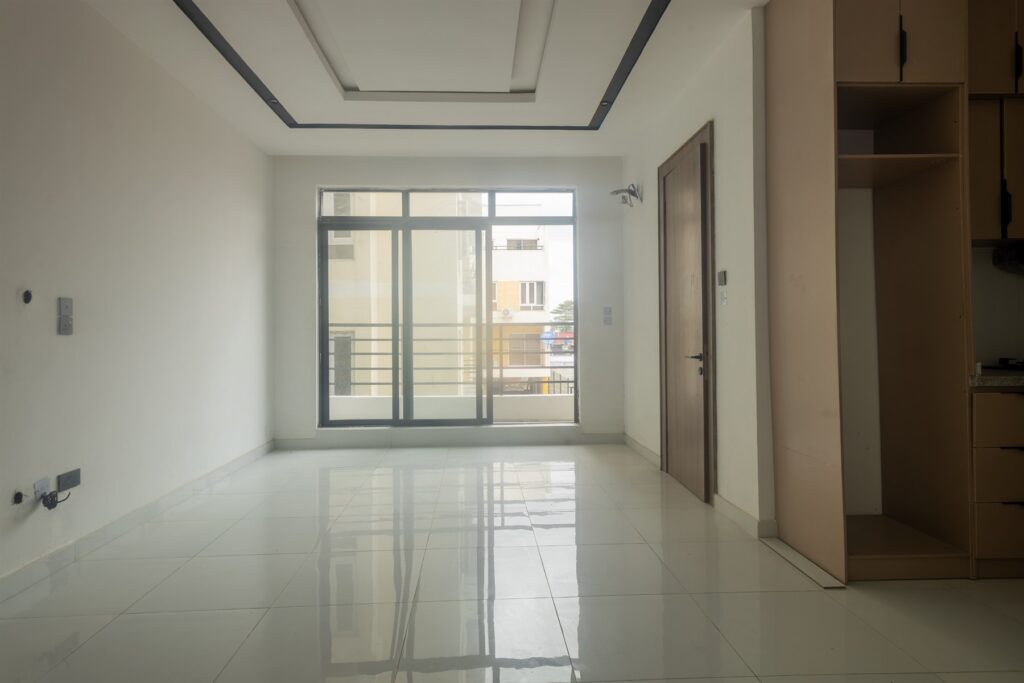Brum Height 4: Unfurnished room with balcony doors and a fitted wardrobe